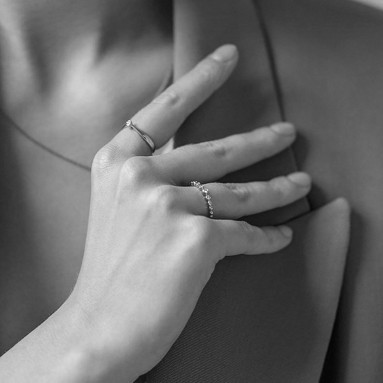 Золота каблучка з діамантами 101-10019 від ювелірного магазину Онікс - 2