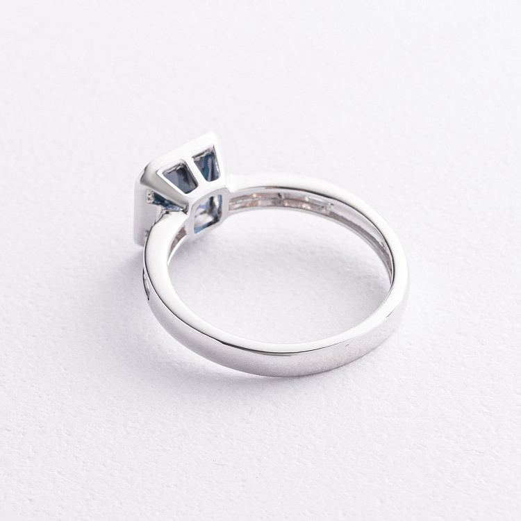 Золотое кольцо с бриллиантами и топазом "Лондон Голубой" кб0674sm от ювелирного магазина Оникс - 1