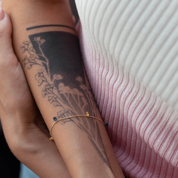 Золотой браслет "Украинка" (синие и желтые фианиты) б05116 от ювелирного магазина Оникс - 2