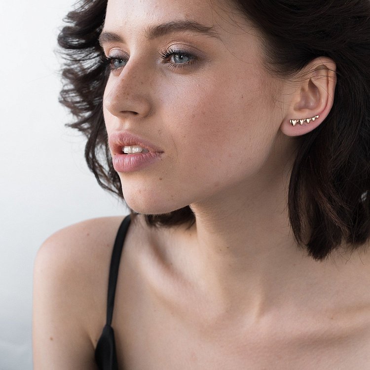 Золоті сережки - клаймбери з сердечками с05945 від ювелірного магазину Онікс - 1