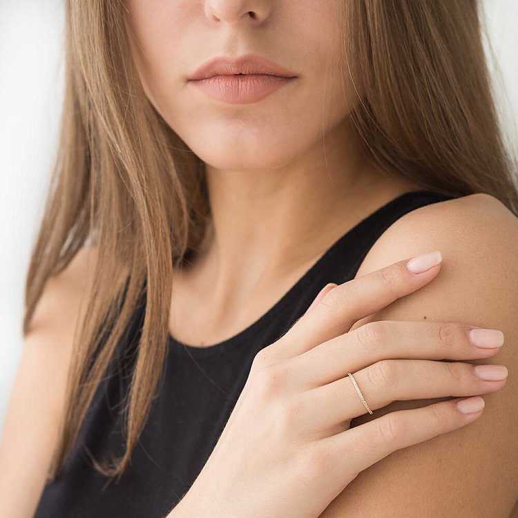 Золотое кольцо с фианитами к04257 от ювелирного магазина Оникс - 2