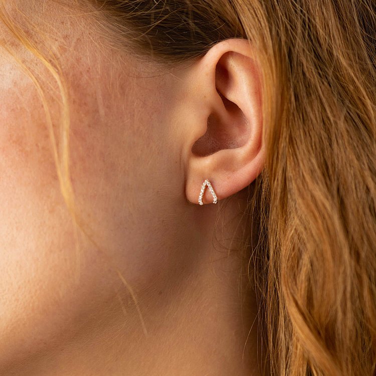 Сережки - пусети "Акцент" з фіанітами (жовте золото) с08472 від ювелірного магазину Онікс - 1