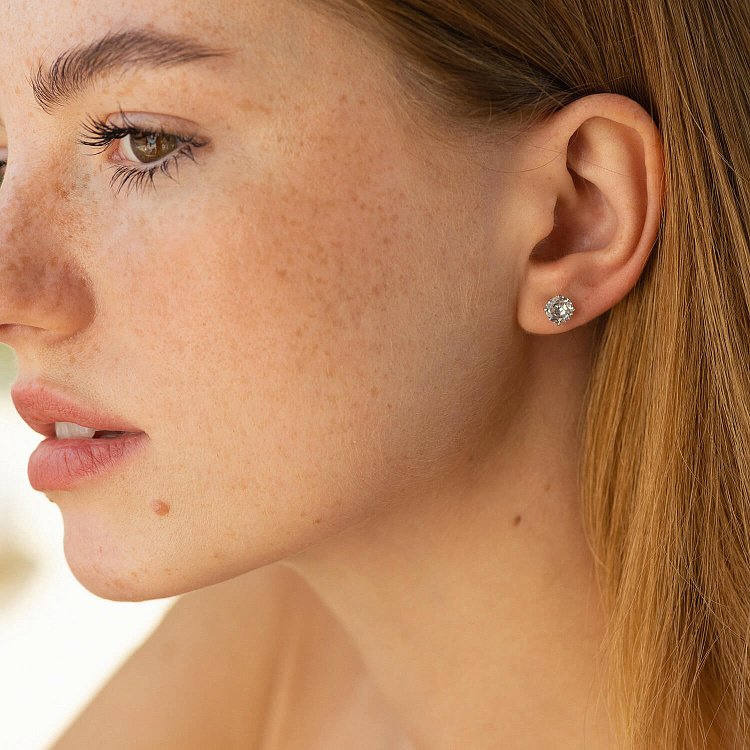 Сережки - пусети "Сердечки" у білому золоті (фіаніти) с06889 від ювелірного магазину Онікс - 1