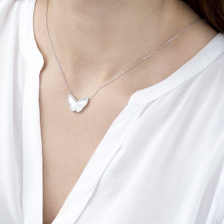 Срібне кольє "Метелик" з фіанітами і перламутром 18337 від ювелірного магазину Онікс