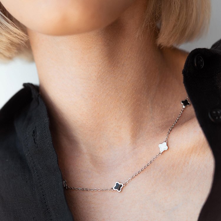 Серебряное колье "Клевер" (эмаль) 181208 от ювелирного магазина Оникс