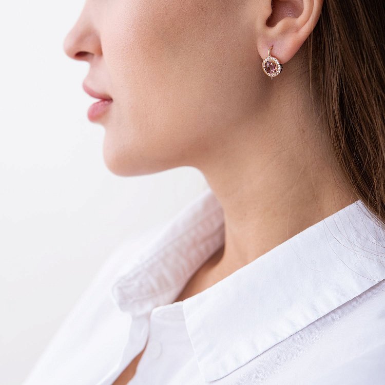 Золоті сережки з рожевими і білими фіанітами с07465 від ювелірного магазину Онікс - 2