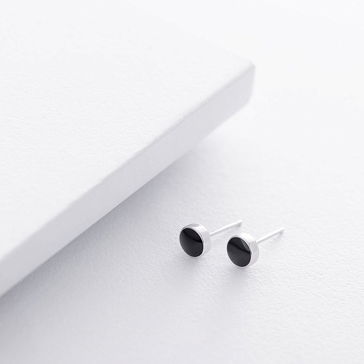 Срібні сережки-пусети (емаль) 122358 від ювелірного магазину Онікс