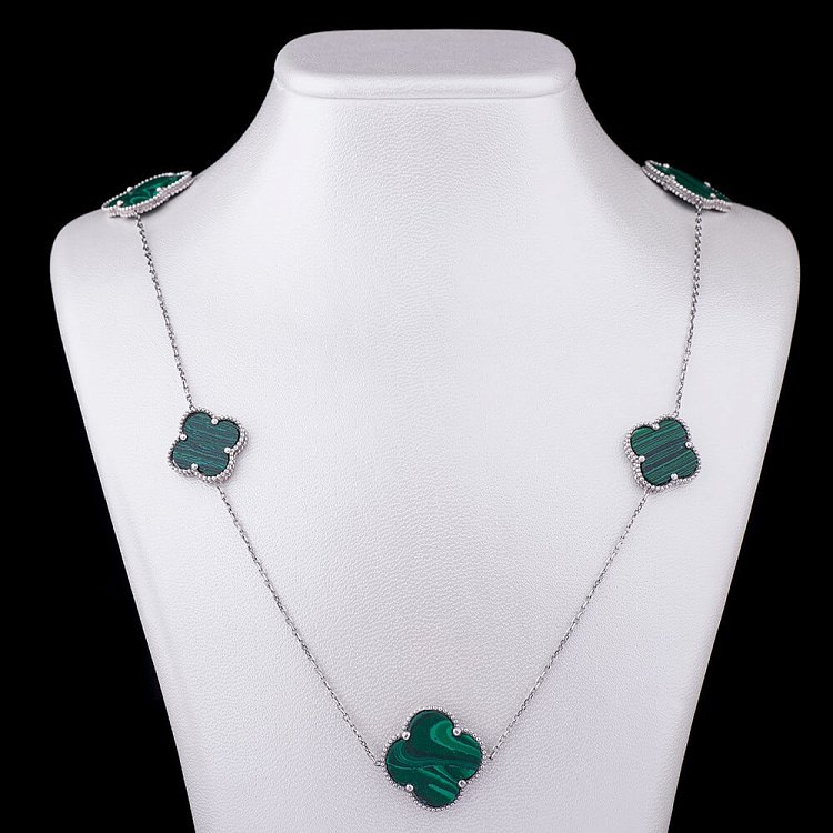 Колье "Клевер" (малахит, родий, 55см) 18183 от ювелирного магазина Оникс