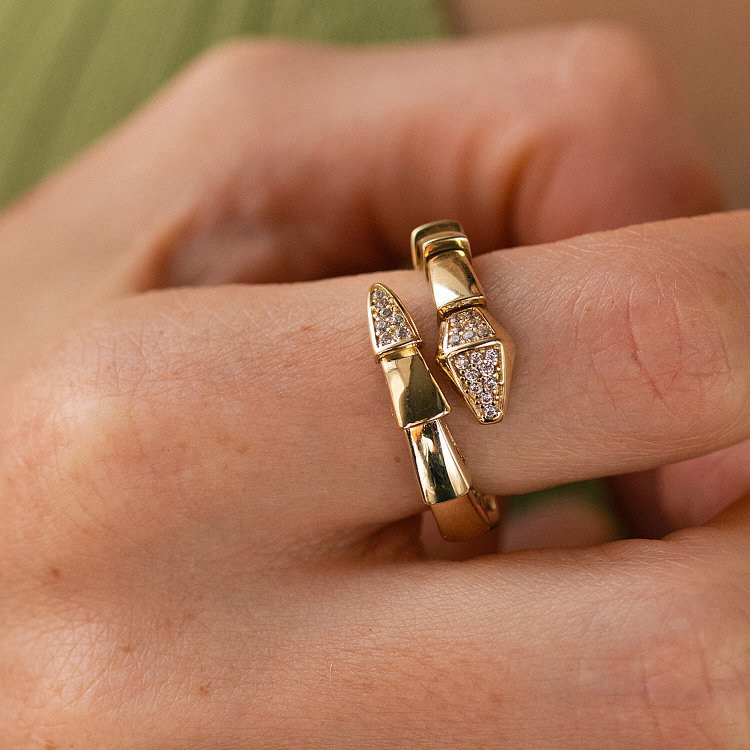 Каблучка "Змія" у жовтому золоті (фіаніти) к07482 від ювелірного магазину Онікс - 3