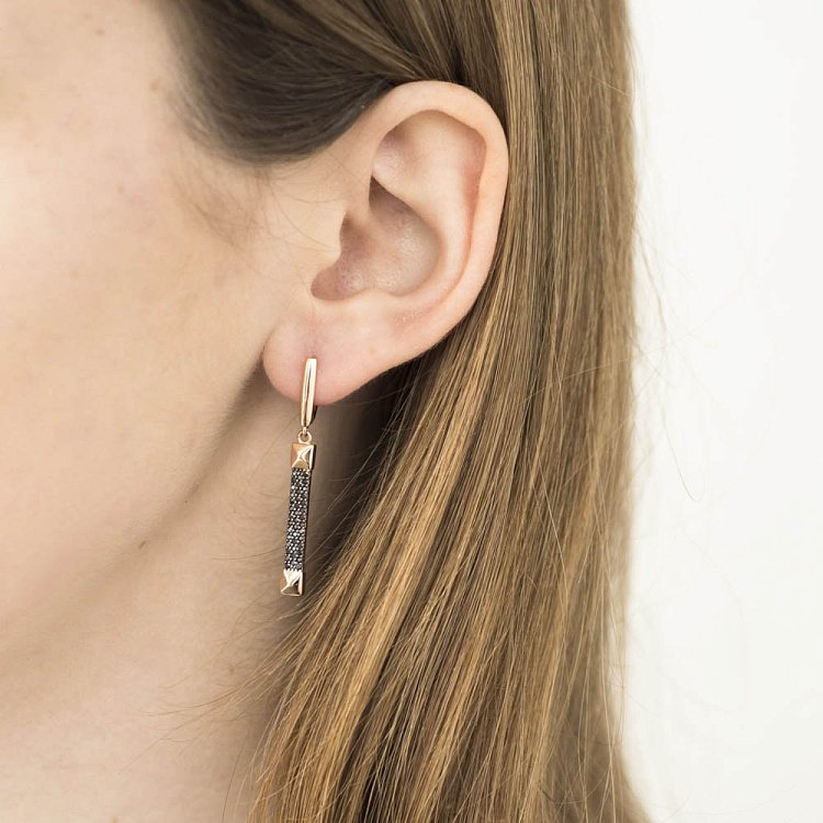 Золотое кольцо с черными фианитами к05403 от ювелирного магазина Оникс - 4