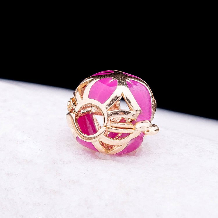 Золотий шарм з емаллю п02354 від ювелірного магазину Онікс