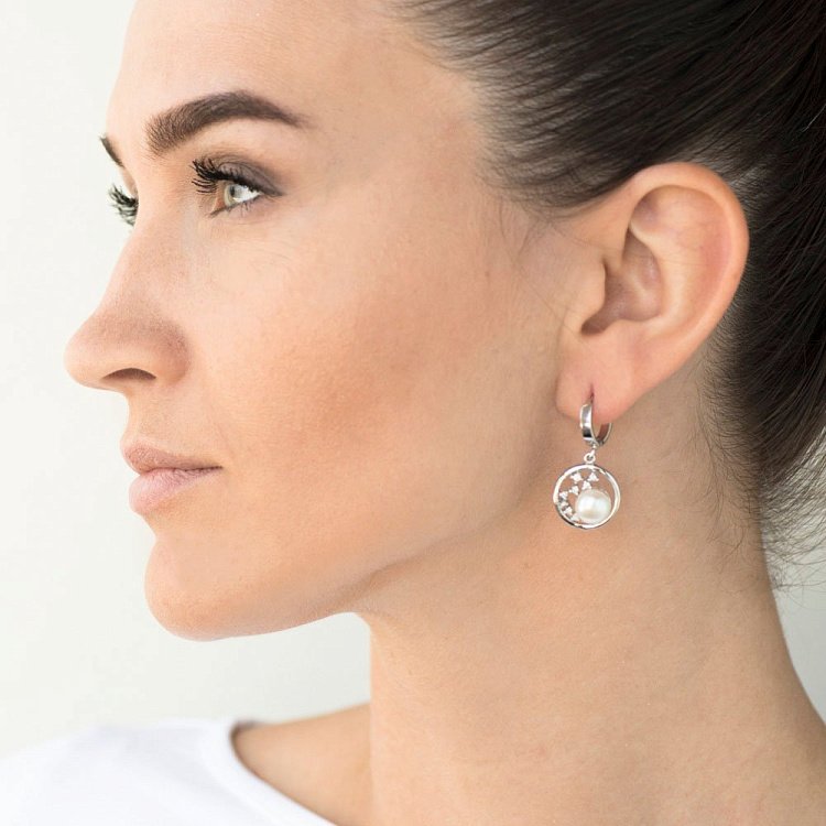 Срібні сережки (культ. прісн. перли, фіаніти) 121572 від ювелірного магазину Онікс