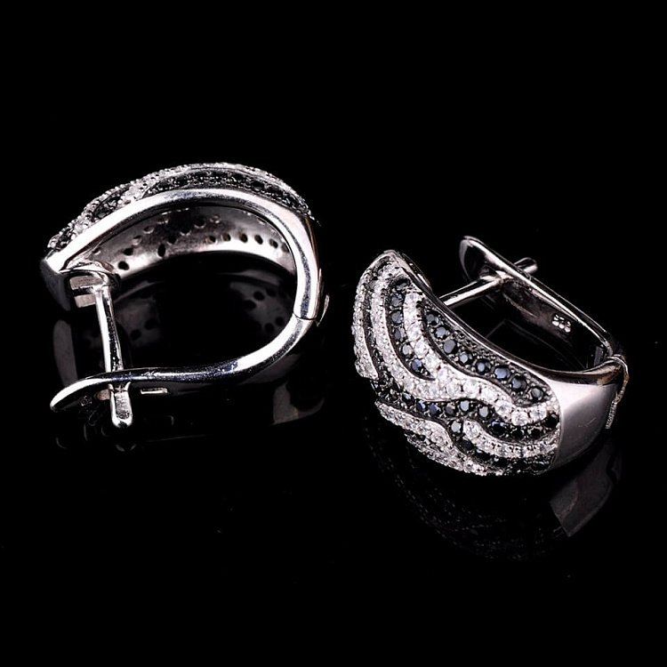 Срібні сережки з фіанітами 121287 від ювелірного магазину Онікс - 2