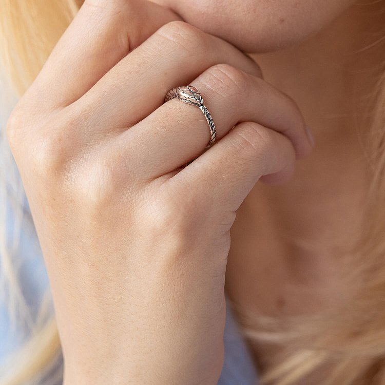 Срібна каблучка "Змій Уроборос" 112553 від ювелірного магазину Онікс - 12