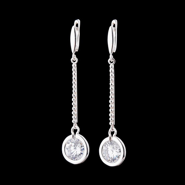 Серебряные серьги с фианитами 12501 от ювелирного магазина Оникс