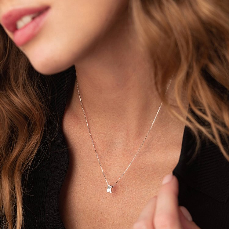 Кольє з буквою "О" в білому золоті кол01254О від ювелірного магазину Онікс - 1