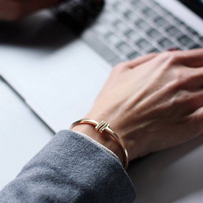 Жесткий браслет из красного золота б02827 №6