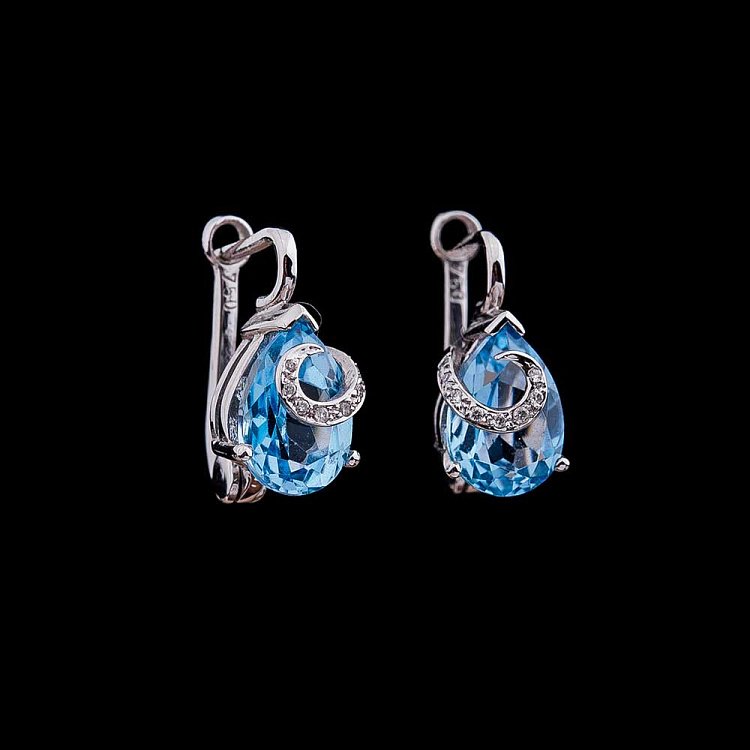 Золоті сережки з блакитним топазом і діамантами с524 Золоті сережки з блакитним топазом і діамантами с524 від ювелірного магазину Онікс