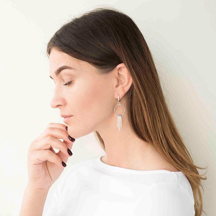 Срібні сережки з кільцями на англійській застібці 122185 від ювелірного магазину Онікс - 2