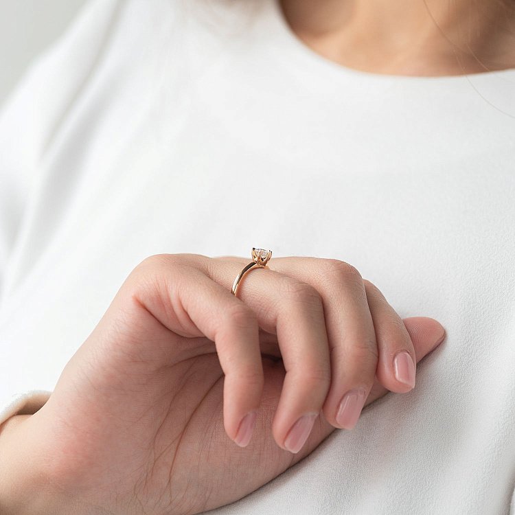 Помолвочное кольцо в красном золоте (куб. цирконий Swarovski) к06230 от ювелирного магазина Оникс - 3