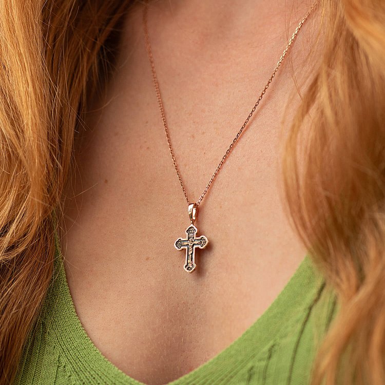 Золотой крестик "Распятие. Спаси и сохрани" с чернением п02991 от ювелирного магазина Оникс - 1