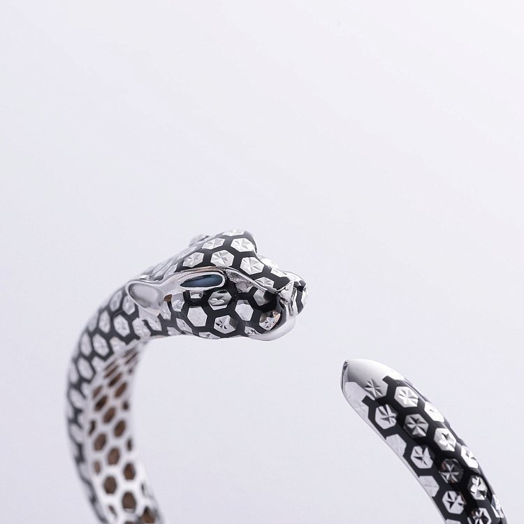 Жесткий золотой браслет "Пантера" (эмаль, фианиты) б05345 от ювелирного магазина Оникс - 4