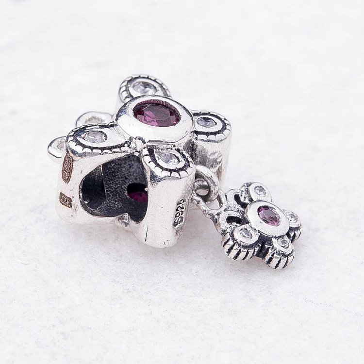 Срібний шарм "Метелики" з фіанітами 132276ф від ювелірного магазину Онікс - 1