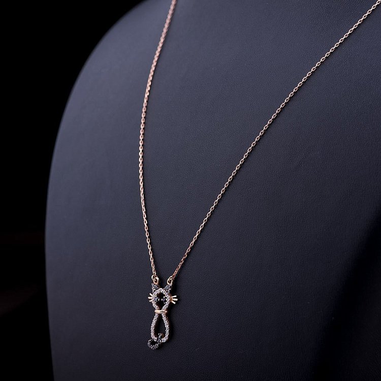 Золотая подвеска "Кошечка" с фианитами кол00332р от ювелирного магазина Оникс