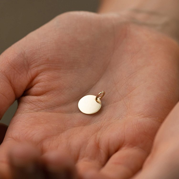 Кулон для гравировки в желтом золоте (11 мм) п03605 от ювелирного магазина Оникс - 1