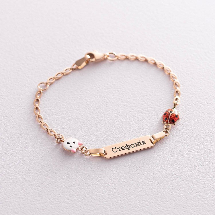Золотий дитячий браслет "Hello Kitty і Божа корівка" з емаллю б04580 від ювелірного магазину Онікс - 1