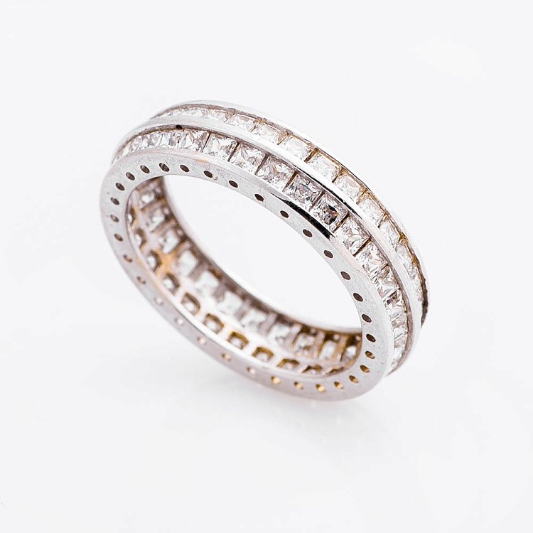 Золотое кольцо с фианитами к01183 от ювелирного магазина Оникс