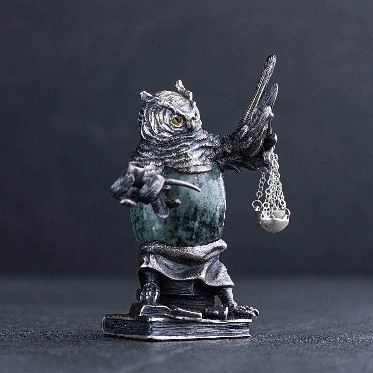 Серебряная фигура ручной работы "Сова Правосудия" 23175 от ювелирного магазина Оникс - 2