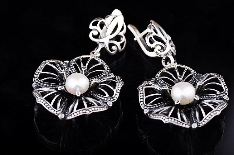 Серьги "Цветок" (культ. пресн. жемчуг) 121253 от ювелирного магазина Оникс - 1