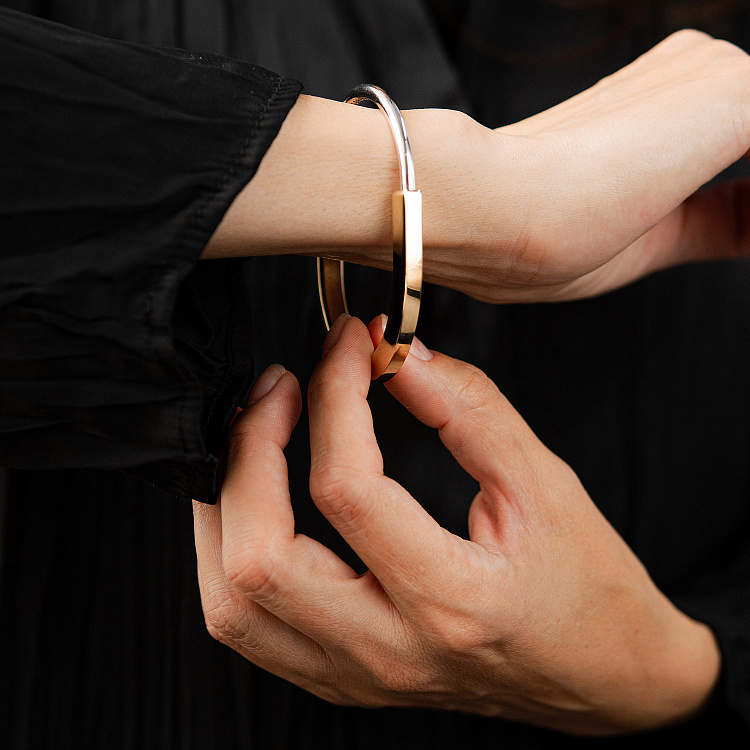 Жорсткий золотий браслет Lock б05414 від ювелірного магазину Онікс - 4