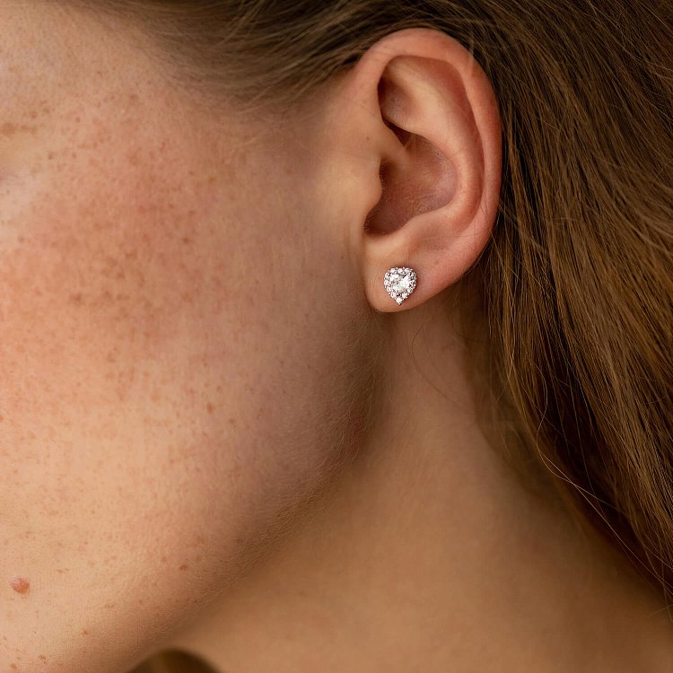 Серебряные серьги - пусеты "Сердечки" с фианитами 123295б от ювелирного магазина Оникс - 1