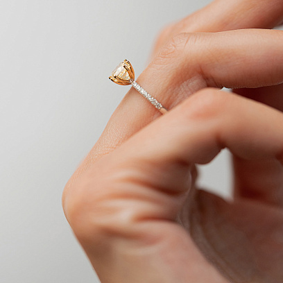 Заручальна золота каблучка з діамантами 242991121 №4