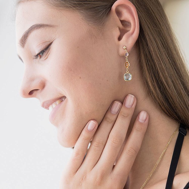 Золоті сережки з натуральними каменями с03522 від ювелірного магазину Онікс