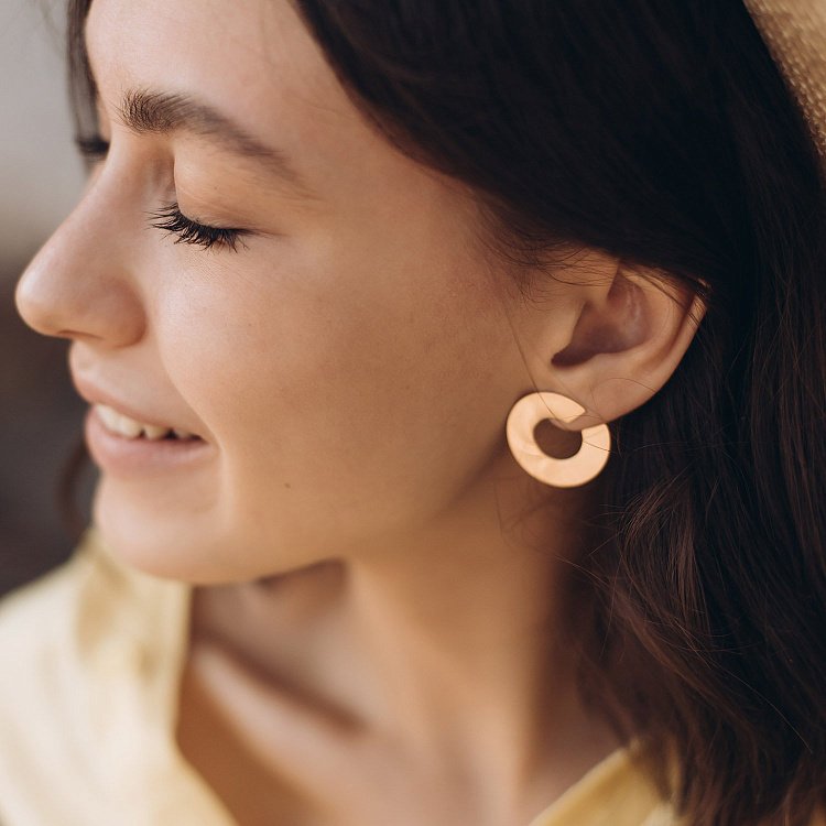 Золотые серьги-пусеты Головокружение (блестящие) с06465 от ювелирного магазина Оникс - 8