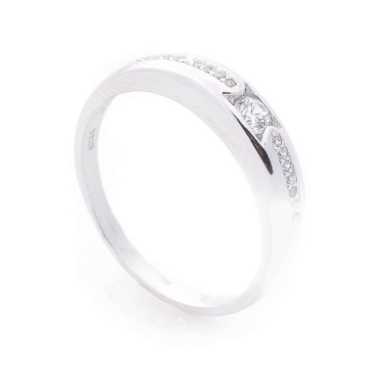 Срібний перстень з фіанітами 112119 від ювелірного магазину Онікс