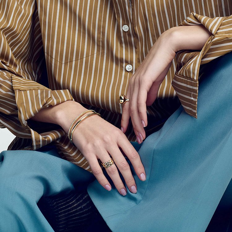 Жесткий браслет в желтом золоте б04751 от ювелирного магазина Оникс - 10