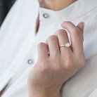 Серебряное кольцо с фианитом 111063 от ювелирного магазина Оникс - 1