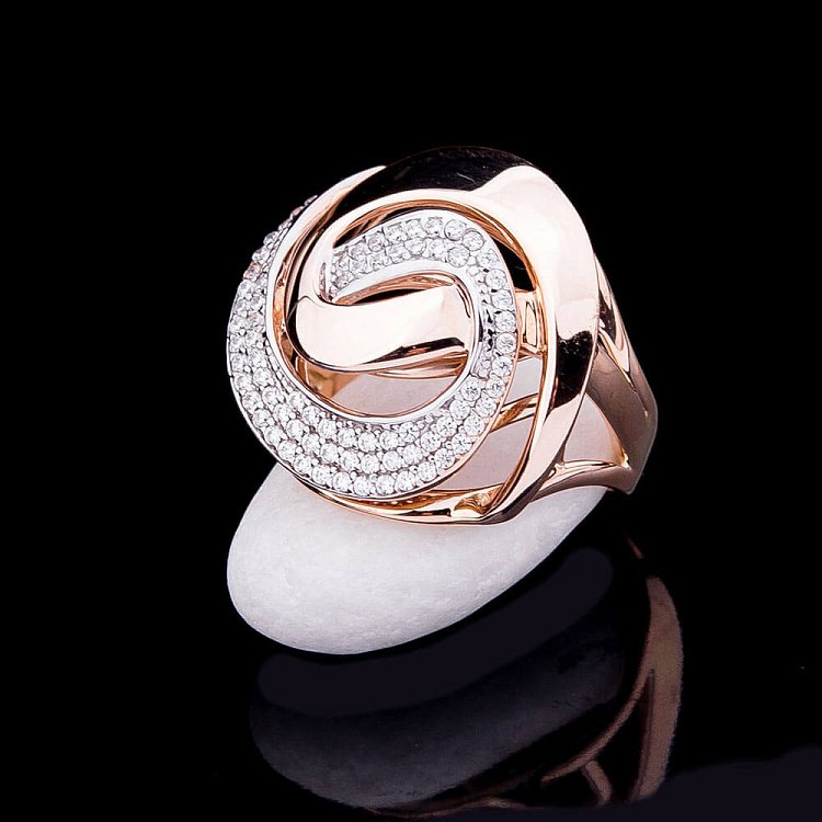 Золота каблучка з фіанітами к04365 від ювелірного магазину Онікс