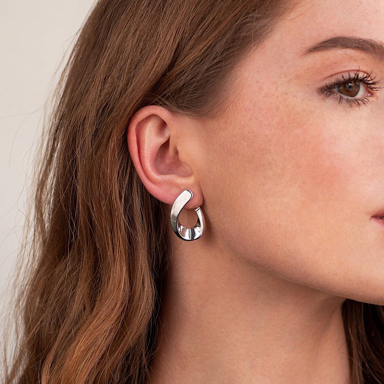 Серьги "Капельки" в белом золоте с07385 от ювелирного магазина Оникс