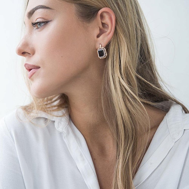 Золоті сережки з піропом і фіанітами с04710 від ювелірного магазину Онікс - 5