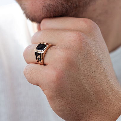 Чоловіча золота печатка з фіанітами та емаллю к08224 №2