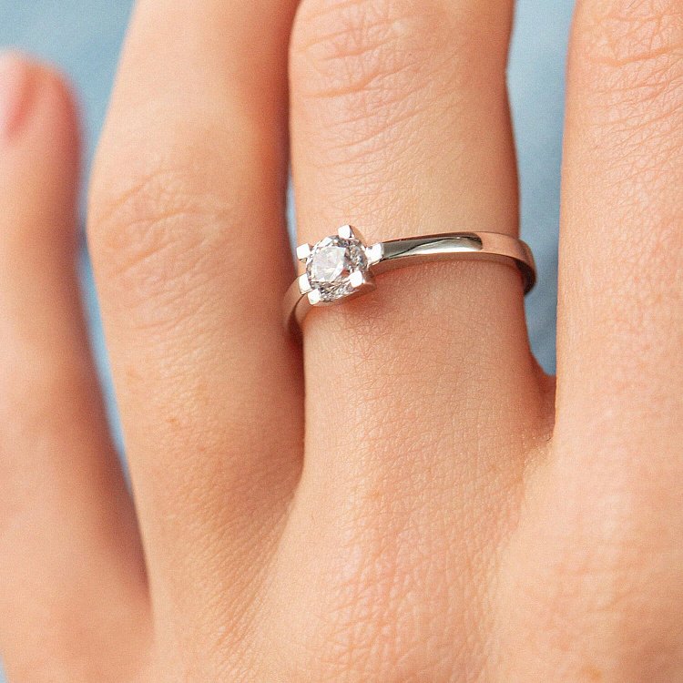 Золота заручальна каблучка з фіанітом к07177 від ювелірного магазину Онікс - 1