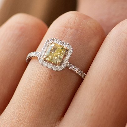 Каблучка з діамантами (біле золото) 242611121 №4