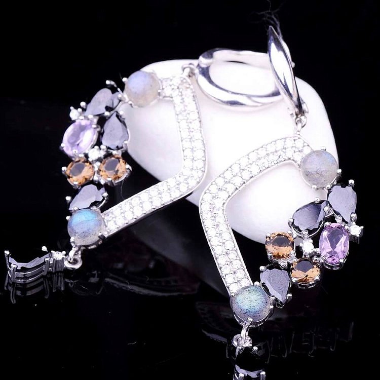 Срібні сережки з фіанітами 121510 від ювелірного магазину Онікс