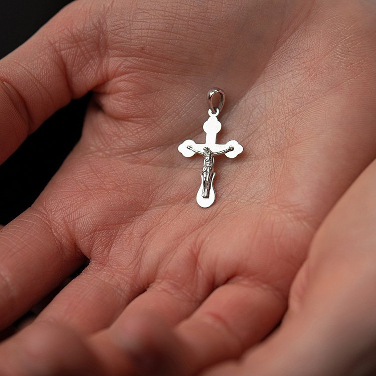 Хрестик "Розп'яття. Спаси та Збережи" у білому золоті п03783 від ювелірного магазину Онікс - 1