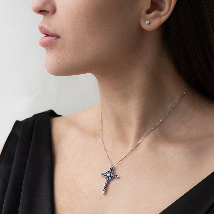 Золотой крест (сапфир, бриллиант) пб0213ca от ювелирного магазина Оникс - 1